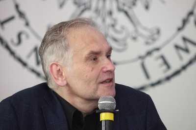 Prowadzący rozmowę redaktor Piotr Zaremba. Fot. Piotr Życieński (IPN)