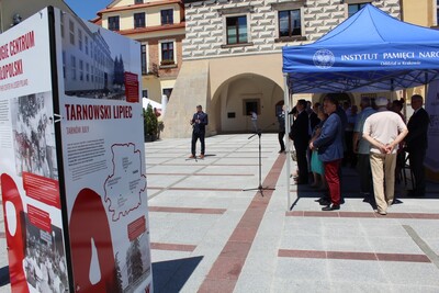 Filip Musiał, dyrektor krakowskiego oddziału IPN podczas otwarcia wystawy IPN „TU rodziła się »Solidarność«” – Tarnów, 1 lipca 2020. Fot. Żaneta Wierzgacz (IPN)