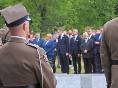 Uroczystości przy pomniku Ofiar Ludobójstwa dokonanego przez ukraińskich nacjonalistów na obywatelach II RP oraz przy pomniku 27. Wołyńskiej Dywizji Piechoty AK przy Skwerze Wołyńskim – 11 lipca 2020. Fot. Mateusz Niegowski (IPN)