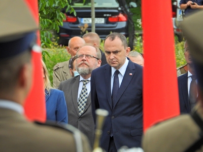 Uroczystości przy pomniku Ofiar Ludobójstwa dokonanego przez ukraińskich nacjonalistów na obywatelach II RP oraz przy pomniku 27. Wołyńskiej Dywizji Piechoty AK przy Skwerze Wołyńskim – 11 lipca 2020. Fot. Mateusz Niegowski (IPN)