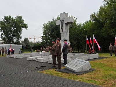 Uroczystości przy pomniku Ofiar Ludobójstwa dokonanego przez ukraińskich nacjonalistów na obywatelach II RP oraz przy pomniku 27. Wołyńskiej Dywizji Piechoty AK przy Skwerze Wołyńskim – 11 lipca 2020. Fot. Mateusz Niegowski (IPN)