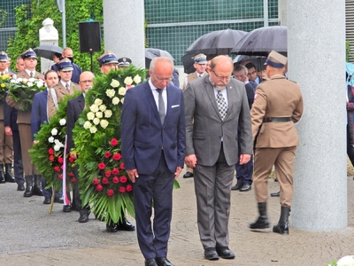 Uroczystości przy pomniku Ofiar Ludobójstwa dokonanego przez ukraińskich nacjonalistów na obywatelach II RP oraz przy pomniku 27. Wołyńskiej Dywizji Piechoty AK przy Skwerze Wołyńskim – 11 lipca 2020. Fot. Mateusz Niegowski (IPN)