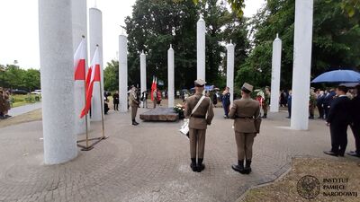 Uroczystości przy pomniku Ofiar Ludobójstwa dokonanego przez ukraińskich nacjonalistów na obywatelach II RP oraz przy pomniku 27. Wołyńskiej Dywizji Piechoty AK przy Skwerze Wołyńskim – 11 lipca 2020. Fot. ks. Tomasz Trzaska (IPN)