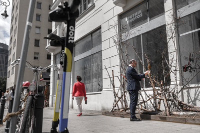 Mateusz Szpytma, zastępca prezesa Instytutu Pamięci Narodowej, oddał hołd warszawskim Żydom podczas Marszu Pamięci – Warszawa, 22 lipca 2020. Fot. Sławek Kasper (IPN)