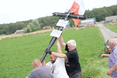 Briefing prasowy lubelskiego oddziału IPN zorganizowany w miejscu upamiętnienia „Lalusia” – 27 lipca 2020.  Fot. Powiat Świdnik