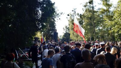 Prof. Krzysztof Szwagrzyk, wiceprezes IPN oddał hołd Powstańcom pod Pomnikiem Gloria Victis na Powązkach – 1 sierpnia 2020. Fot. ks. Tomasz Trzaska (IPN)