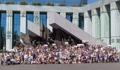 Rocznica wybuchu Powstania Warszawskiego rozpoczęła się dla Zjazdu Dużych Rodzin grą miejską. Fot. Paweł Kula