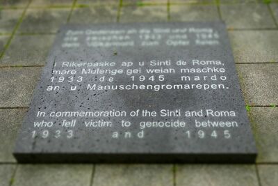 Upamiętnienie ofiar na terenie byłego obozu KL Mittelbau-Dora (fot. Maciej Foks)