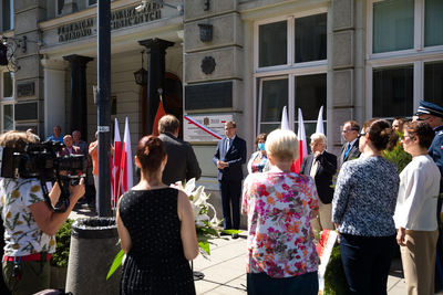 Odsłonięcie tablicy poświęconej Armii Ochotniczej 1920 r. na budynku Warszawskiego Domu Technika – 12 sierpnia 2020. Fot. Sławek Kasper (IPN)