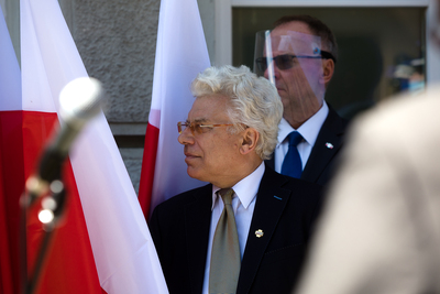 Odsłonięcie tablicy poświęconej Armii Ochotniczej 1920 r. na budynku Warszawskiego Domu Technika – 12 sierpnia 2020. Fot. Sławek Kasper (IPN)