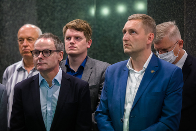 Odsłonięcie tablicy upamiętniającej Janusza Kurtykę w nowej siedzibie IPN – 13 sierpnia 2020. Fot. Sławek Kasper