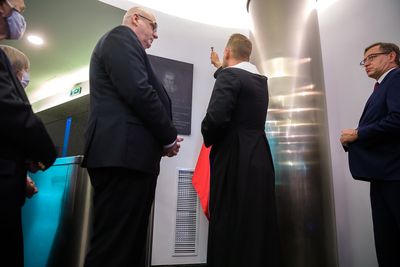 Odsłonięcie tablicy upamiętniającej Janusza Kurtykę w nowej siedzibie IPN – 13 sierpnia 2020. Fot. Sławek Kasper