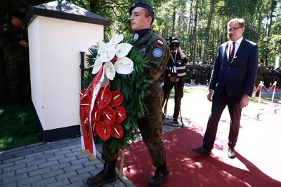 Prezes IPN Jarosław Szarek. Uroczystości w 100. rocznicę Bitwy Warszawskiej 1920 – Ossów, 15 sierpnia 2020. Fot. Sławek Kasper (IPN)