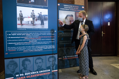 Otwarcie wystawy „Spojrzeć ludziom prosto w oczy… W 90. rocznicę urodzin Jana Olszewskiego” – Warszawa, 20 sierpnia 2020. Fot. Sławek Kasper (IPN)