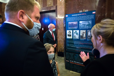 Otwarcie wystawy „Spojrzeć ludziom prosto w oczy… W 90. rocznicę urodzin Jana Olszewskiego” – Warszawa, 20 sierpnia 2020. Fot. Sławek Kasper (IPN)