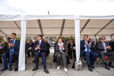 Otwarcie wystawy „Tu rodziła się Solidarność” na placu Piłsudskiego w Warszawie – 28 sierpnia 2020. Fot. Sławek Kasper (IPN)