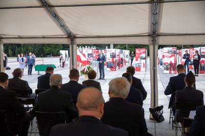 Otwarcie wystawy „Tu rodziła się Solidarność” na placu Piłsudskiego w Warszawie – 28 sierpnia 2020. Fot. Sławek Kasper (IPN)