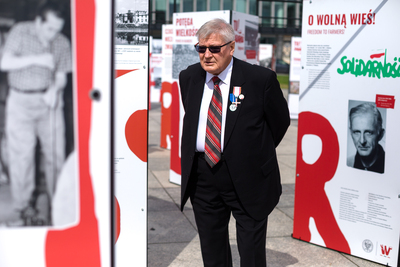 Otwarcie wystawy „Tu rodziła się Solidarność” na placu Piłsudskiego w Warszawie – 28 sierpnia 2020. Fot. Sławek Kasper (IPN)