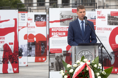 Minister edukacji narodowej Dariusz Piontkowski odczytał list premiera Mateusza Morawieckiego – Warszawa, 28 sierpnia 2020. Fot. Sławek Kasper (IPN)