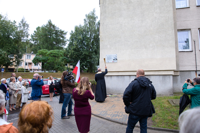 W Gdańsku, przy ul. Leśny Stok 4, odsłonięto tablicę upamiętniającą Jana Piotra Koziatka – 31 sierpnia 2020. Fot. Sławek Kasper (IPN)
