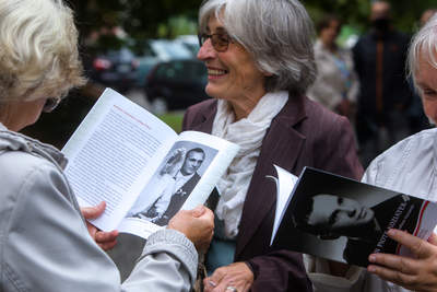 W Gdańsku, przy ul. Leśny Stok 4, odsłonięto tablicę upamiętniającą Jana Piotra Koziatka – 31 sierpnia 2020. Fot. Sławek Kasper (IPN)