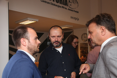 Jarosław Minkowicz (w środku), reżyser filmu „20 40 20”. Fot. Piotr Życieński (IPN)