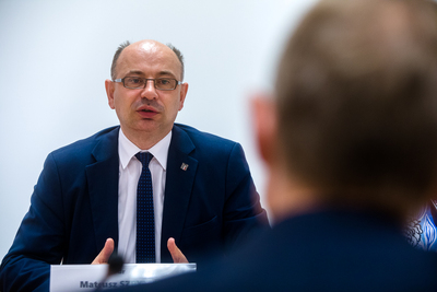 Zastępca prezesa IPN dr Mateusz Szpytma. Wizyta ambasadora Australii w Instytucie Pamięci Narodowej – 21 września 2020. Fot. Sławek Kasper (IPN)