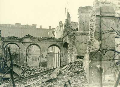 Spalone tylne pawilony Szpitala Św. Ducha przy ul. Elektoralnej 12