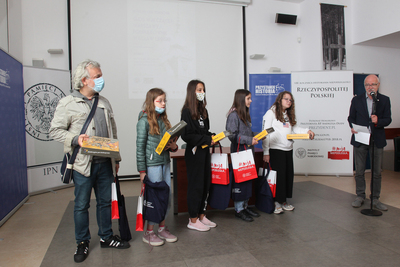 Rozdanie nagród zwycięzcom mobilnej gry miejskiej „Głos walczącej Warszawy. Podpułkownik Wacław Lipiński” – 29 września 2020. Fot. Piotr Życieński (IPN)