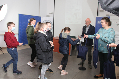 Rozdanie nagród zwycięzcom mobilnej gry miejskiej „Głos walczącej Warszawy. Podpułkownik Wacław Lipiński” – 29 września 2020. Fot. Piotr Życieński (IPN)