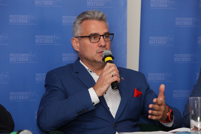 Piotr Woyciechowski, prowadzący spotkanie. Rozmowa o ks. Franciszku Blachnickim – Warszawa, 28 września 2020. Fot. Piotr Życieński (IPN)