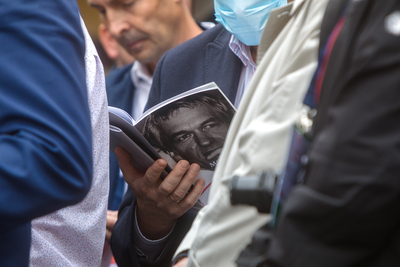 Odsłonięcie tablicy upamiętniającej Kornela Morawieckiego oraz innych członków „Solidarności Walczącej – Warszawa, 30 września 2020. Fot. Sławek Kasper (IPN)