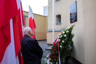 Odsłonięcie tablicy upamiętniającej Kornela Morawieckiego oraz innych członków „Solidarności Walczącej – Warszawa, 30 września 2020. Fot. Sławek Kasper (IPN)