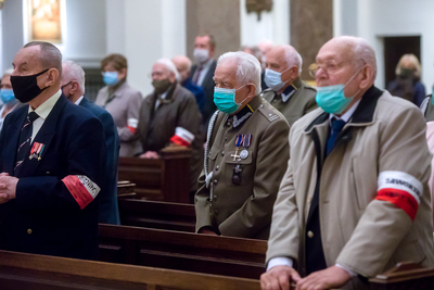 Msza św. w Katedrze Polowej WP w intencji pomordowanych, zmarłych i żyjących Młodocianych Więźniów Politycznych lat 1944–1956 „Jaworzniacy” – 9 października 2020. Fot. Sławek Kasper (IPN)