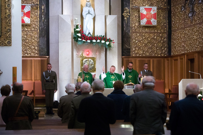 Msza św. w Katedrze Polowej WP w intencji pomordowanych, zmarłych i żyjących Młodocianych Więźniów Politycznych lat 1944–1956 „Jaworzniacy” – 9 października 2020. Fot. Sławek Kasper (IPN)