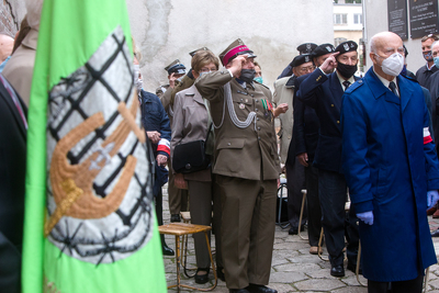 Odsłonięcie tablicy poświęconej pamięci „Młodocianych Więźniów Politycznych, Uczniów, Studentów, Harcerzy – ofiar represji w latach 1944-1956” w Muzeum Żołnierzy Wyklętych i Więźniów Politycznych PRL w Warszawie – 9 października 2020. Fot. Sławek Kasper (IPN)