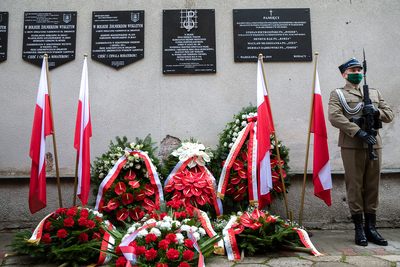 Odsłonięcie tablicy poświęconej pamięci „Młodocianych Więźniów Politycznych, Uczniów, Studentów, Harcerzy – ofiar represji w latach 1944-1956” w Muzeum Żołnierzy Wyklętych i Więźniów Politycznych PRL w Warszawie – 9 października 2020. Fot. Sławek Kasper (IPN)