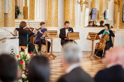 Zebrani na uroczystości wysłuchali krótkiego koncertu