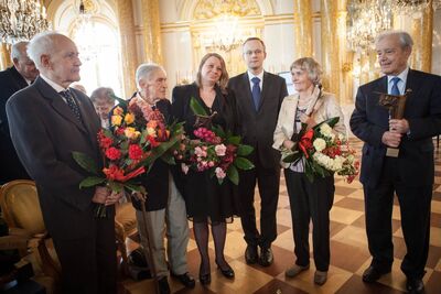 Od lewej: Tadeusz Kukiz, Zdzisław Rachtan, Magdalena Merta, Łukasz Kamiński, Janina Kalinowska, Kazimierz Piotr Zaleski