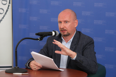 Wykład dr. Roberta Spałka na temat książki „Na licencji Moskwy. Wokół Gomułki, Bermana i innych 1943–1970” – 14 października 2020. Fot. Piotr Życieński (IPN)