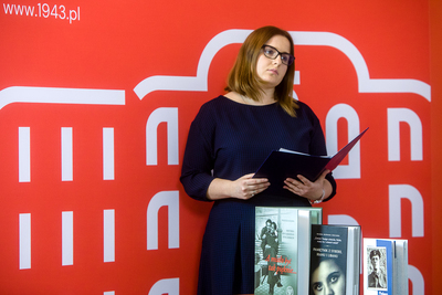 Barbara Kiwała (IPN), prowadząca konferencję prasową. Fot. Sławek Kasper (IPN)