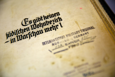 Raport Jürgena Stroopa. Fot. Sławek Kasper (IPN)