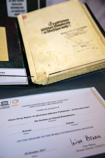 Raport Jürgena Stroopa. Fot. Sławek Kasper (IPN)