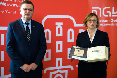 Albert Stankowski, dyrektor Muzeum Getta Warszawskiego i Marzena Kruk, dyrektor Archiwum IPN . Fot. Sławek Kasper (IPN)