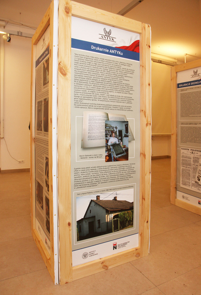 Wystawa ukazująca historię i dorobek ANTYK-u. Fot. Piotr Życieński (IPN)