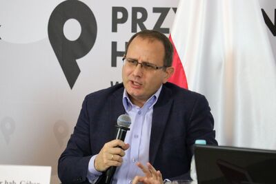 Dr hab. Gábor Lagzi. Dyskusja o książce Gergelya Pongrátza „Zaułek Corvina 1956” – Warszawa, 24 listopada 2020. Fot. Aleksandra Wierzchowska (IPN)