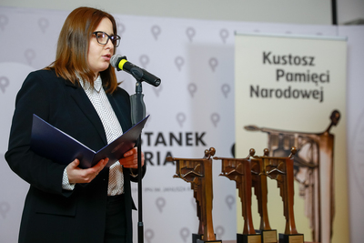Prowadząca konferencję Barbara Kiwała (IPN). Ogłoszenie laureatów 19. edycji nagrody „Kustosz Pamięci Narodowej” – 25 listopada 2020. Fot. Sławek Kasper (IPN)
