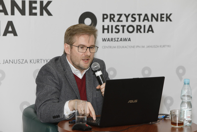 Wykład dr. hab. Piotra Majewskiego o Janie Zachwatowiczu i konserwatorach zabytków z cyklu „Polskie miasta wobec totalitaryzmów” – 29 listopada 2020. Fot. Piotr Życieński (IPN)