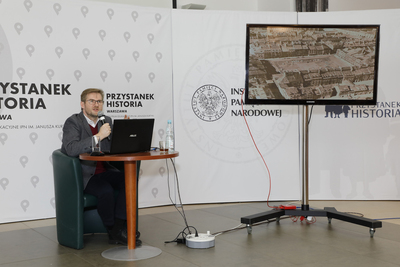Wykład dr. hab. Piotra Majewskiego o Janie Zachwatowiczu i konserwatorach zabytków z cyklu „Polskie miasta wobec totalitaryzmów” – 29 listopada 2020. Fot. Piotr Życieński (IPN)