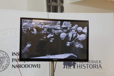 Wykład dr. hab. Piotra Majewskiego o Janie Zachwatowiczu i konserwatorach zabytków z cyklu „Polskie miasta wobec totalitaryzmów” – 29 listopada 2020. Fot. Piotr Życieński (IPN)